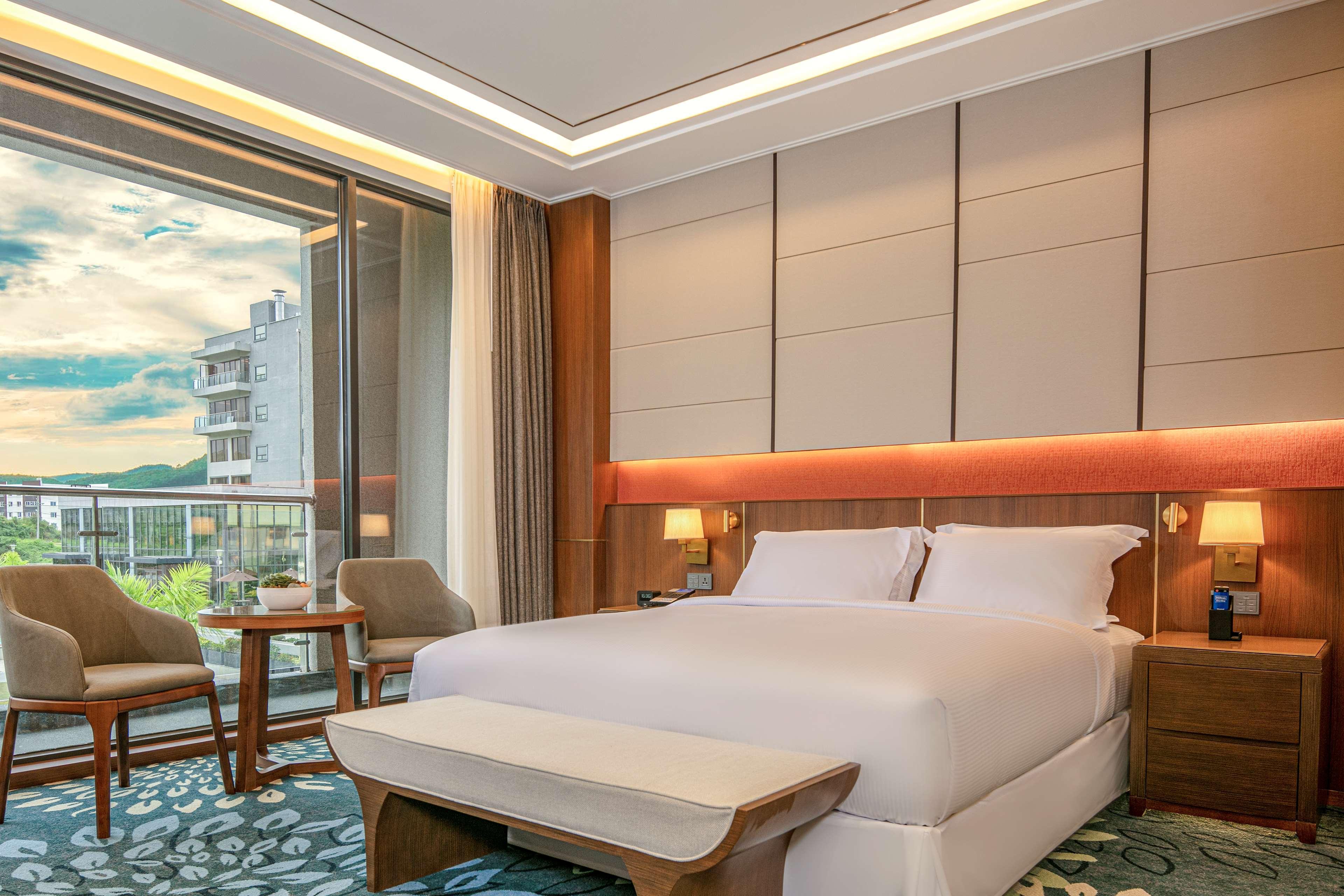 Hilton Clark Sun Valley Resort Clark Field Ngoại thất bức ảnh