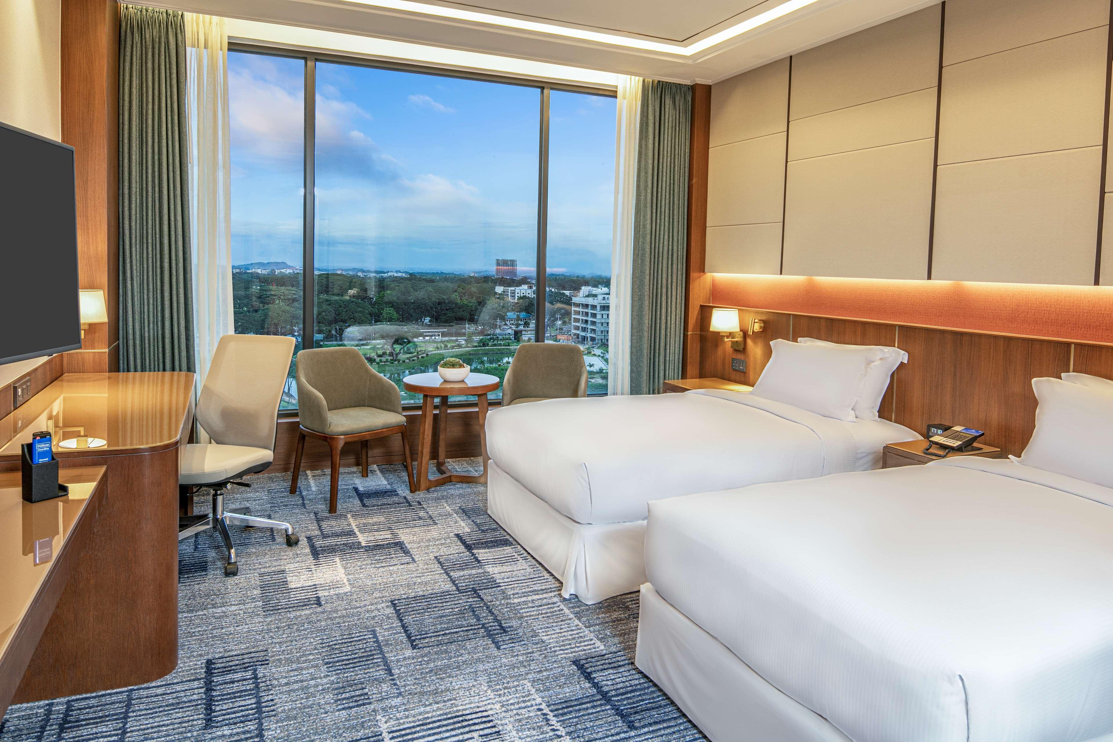 Hilton Clark Sun Valley Resort Clark Field Ngoại thất bức ảnh