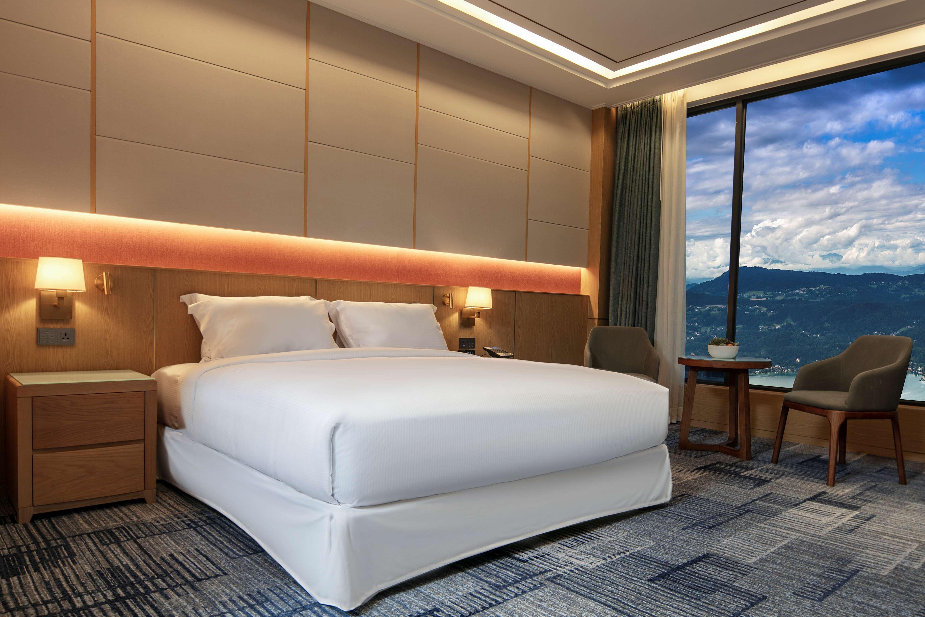 Hilton Clark Sun Valley Resort Clark Field Ngoại thất bức ảnh
