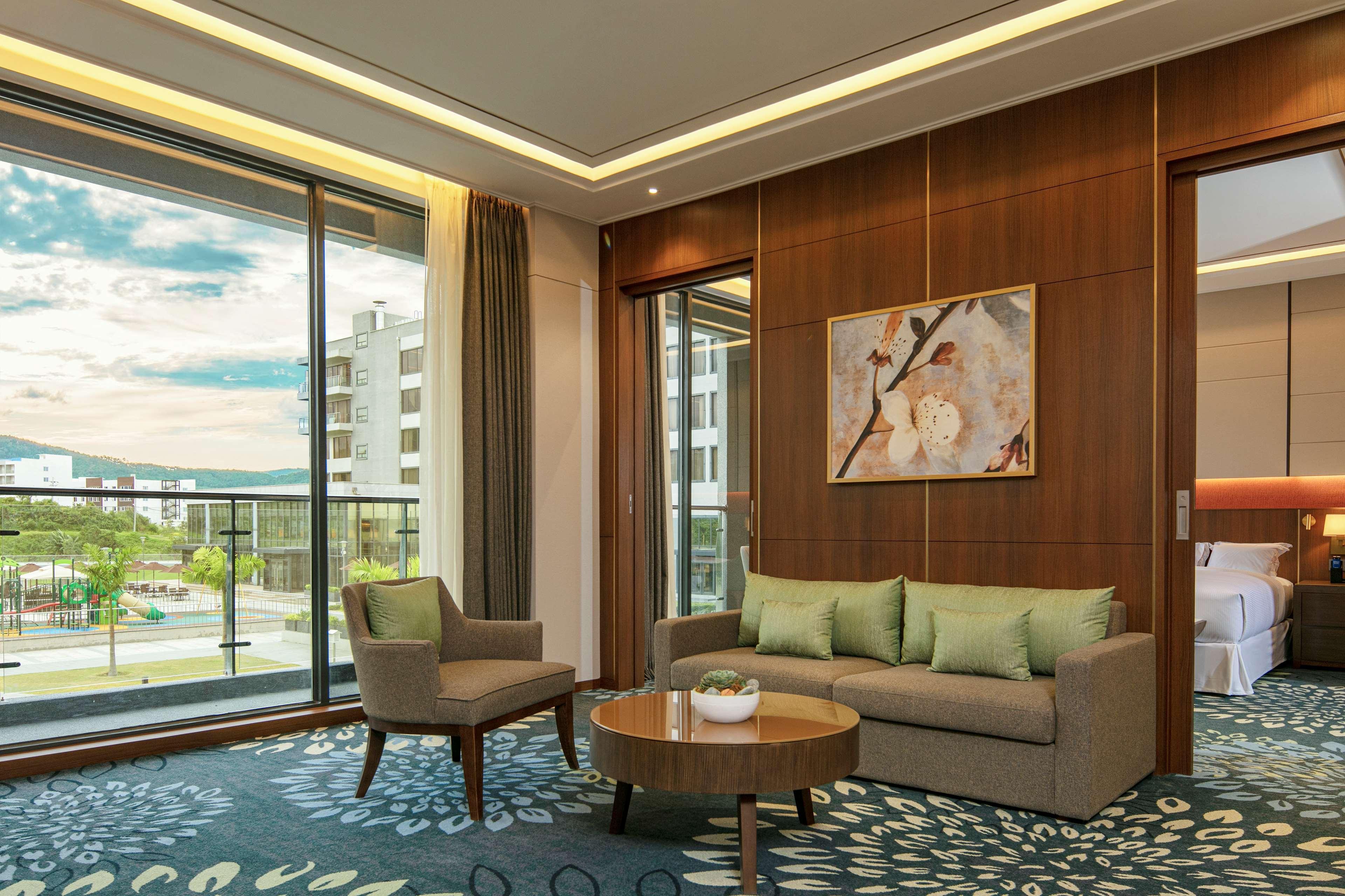 Hilton Clark Sun Valley Resort Clark Field Ngoại thất bức ảnh