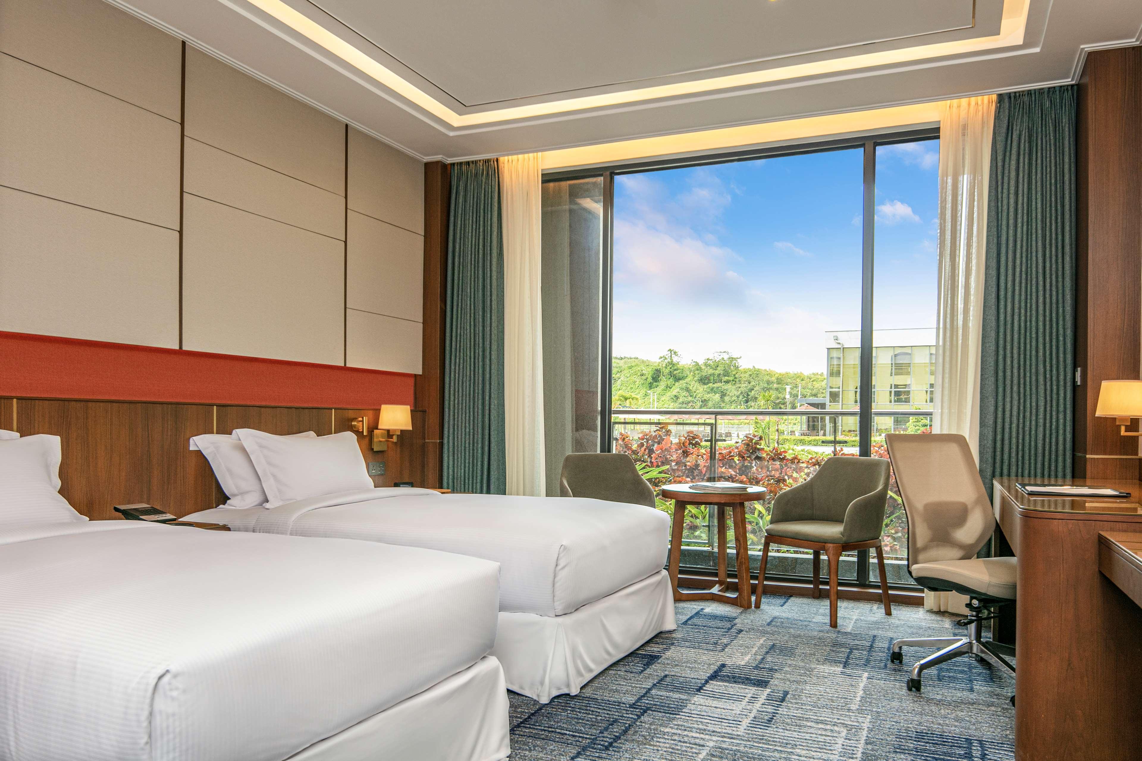 Hilton Clark Sun Valley Resort Clark Field Ngoại thất bức ảnh