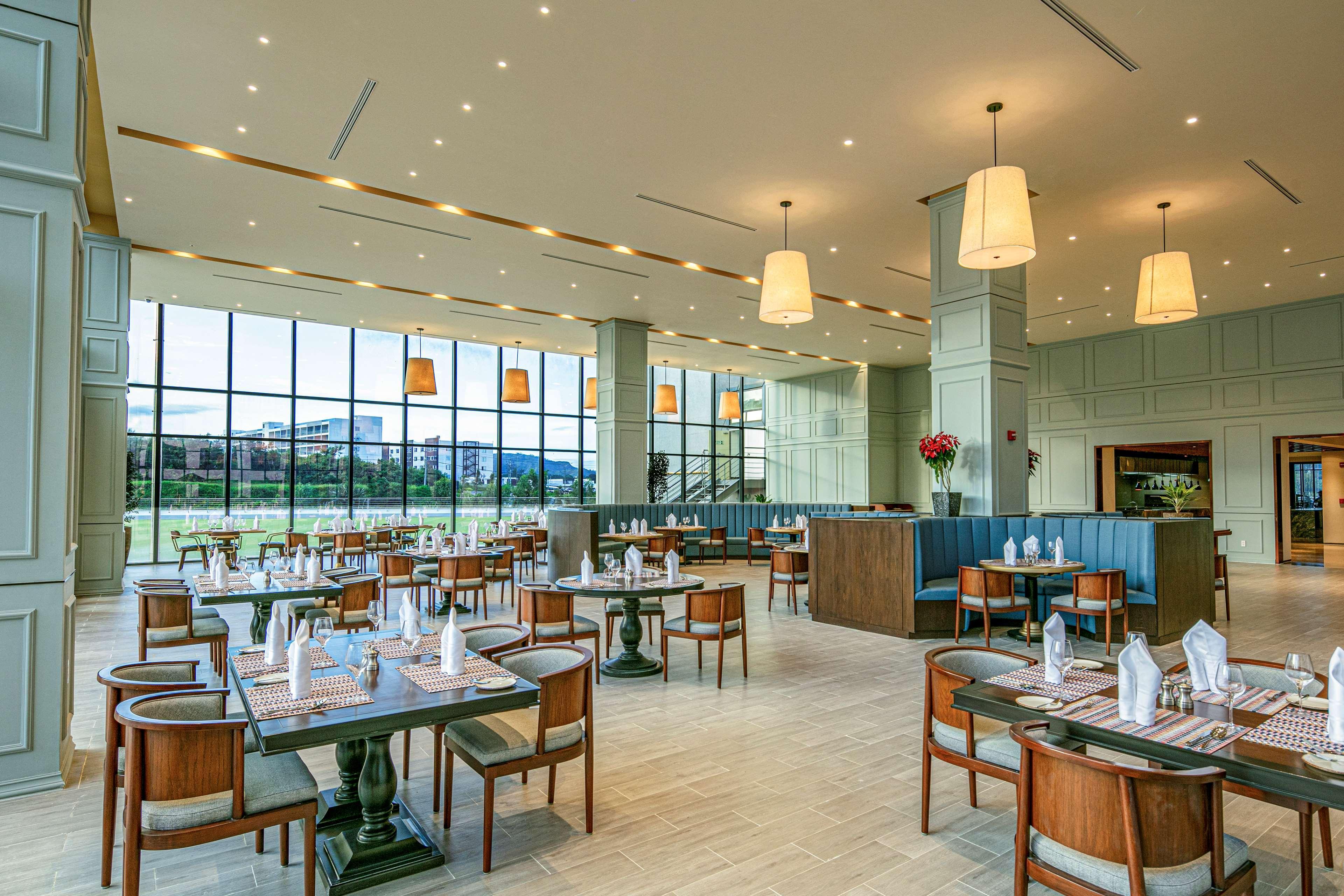 Hilton Clark Sun Valley Resort Clark Field Ngoại thất bức ảnh