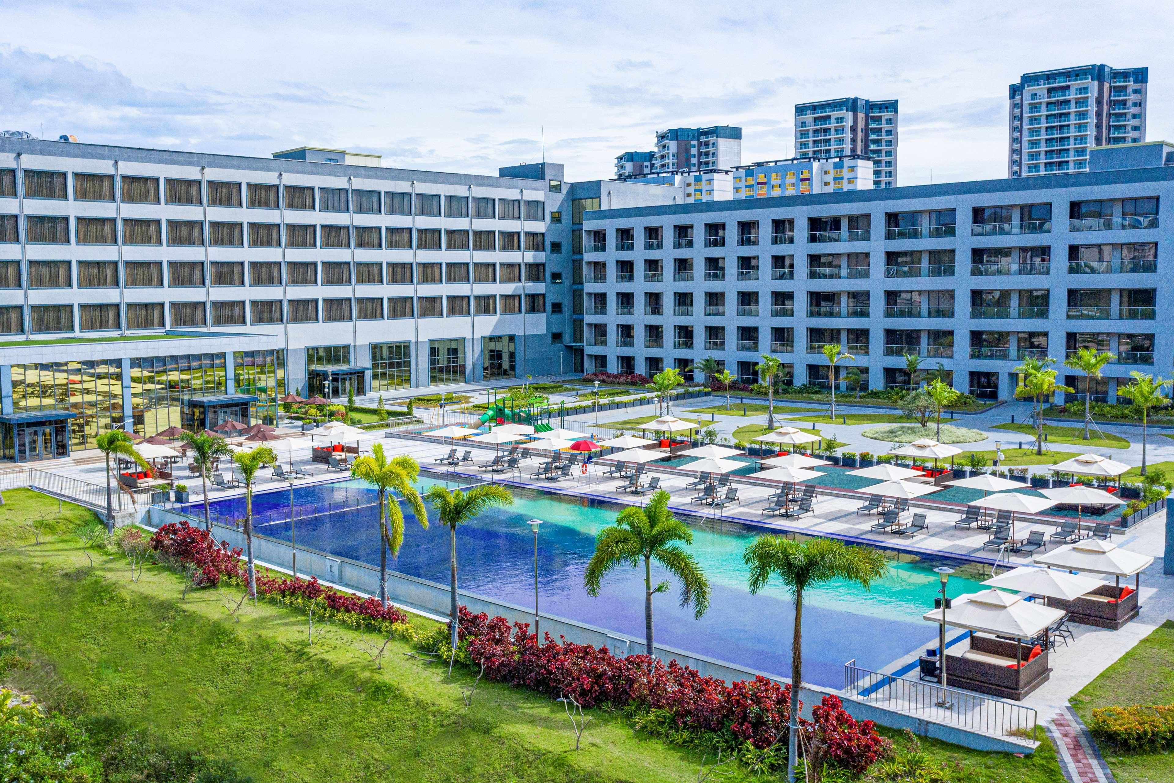 Hilton Clark Sun Valley Resort Clark Field Ngoại thất bức ảnh