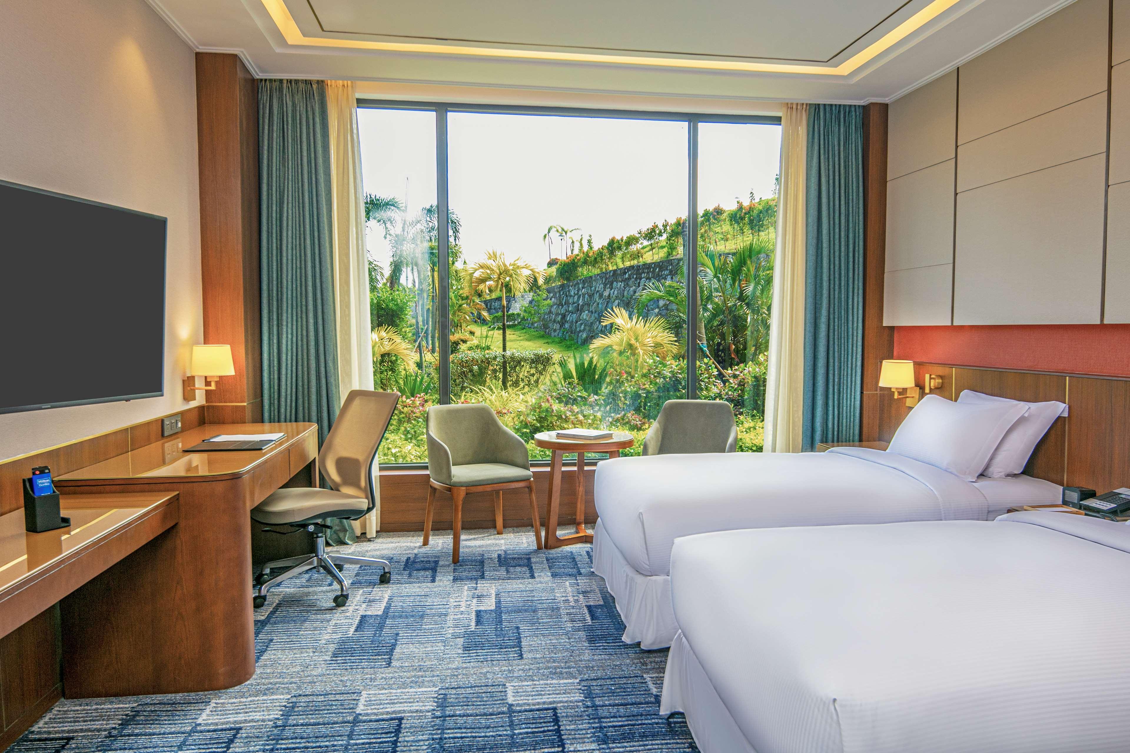 Hilton Clark Sun Valley Resort Clark Field Ngoại thất bức ảnh