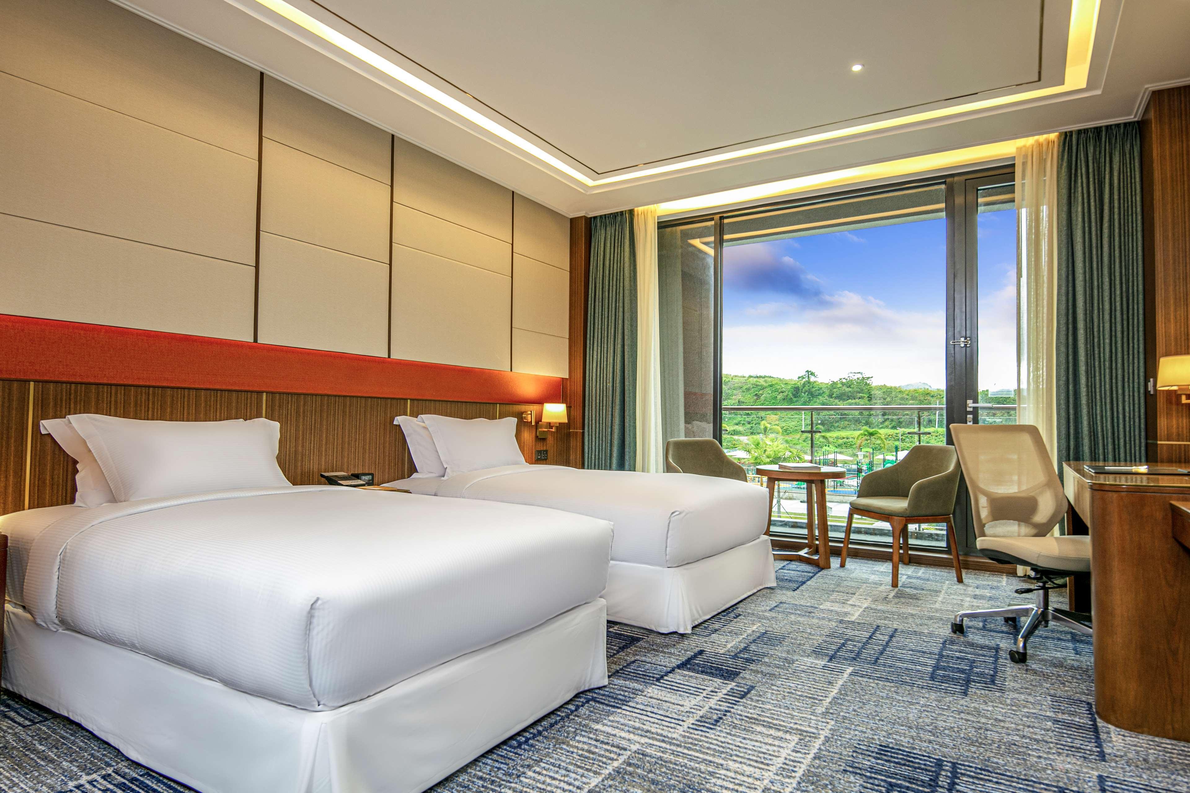 Hilton Clark Sun Valley Resort Clark Field Ngoại thất bức ảnh
