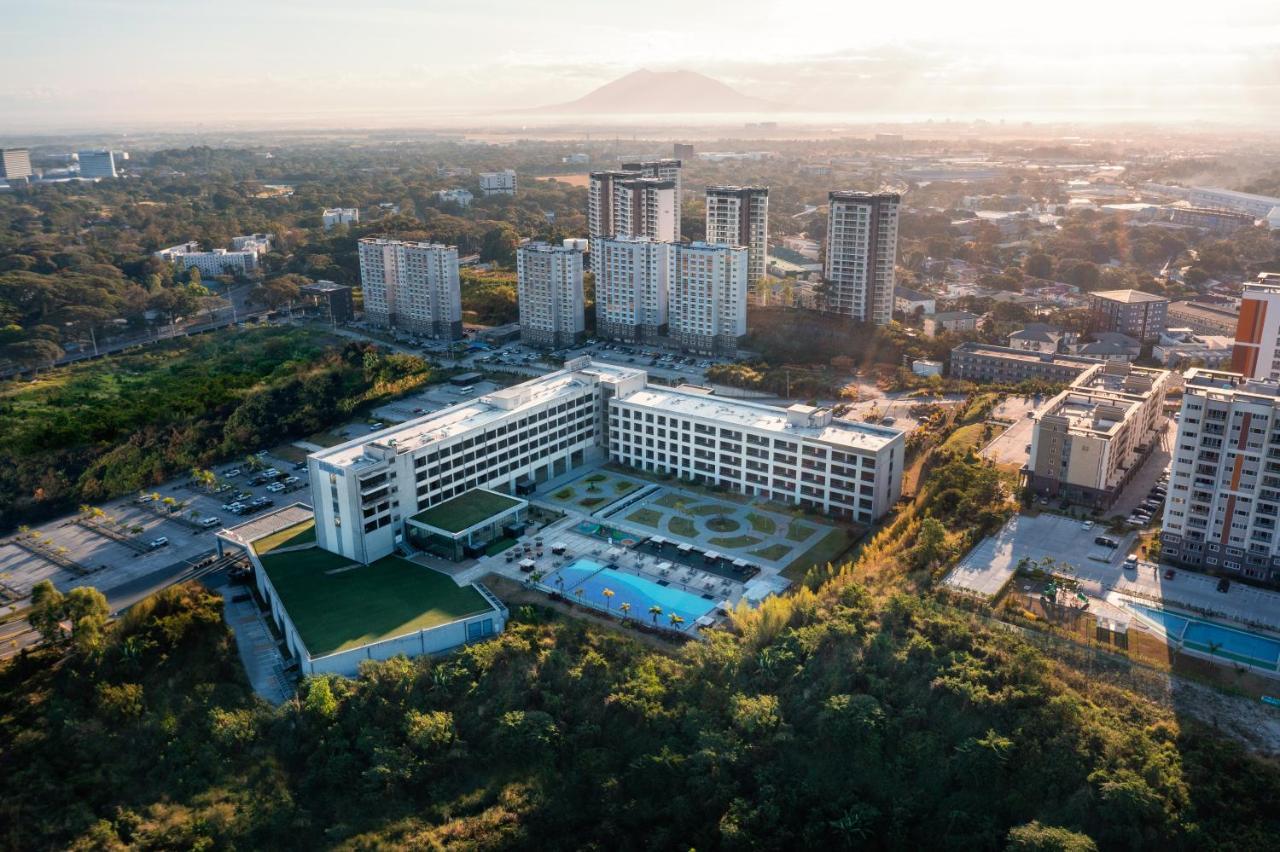 Hilton Clark Sun Valley Resort Clark Field Ngoại thất bức ảnh