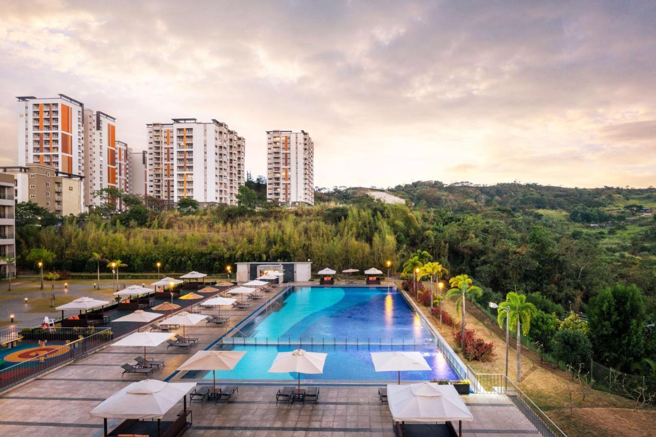 Hilton Clark Sun Valley Resort Clark Field Ngoại thất bức ảnh