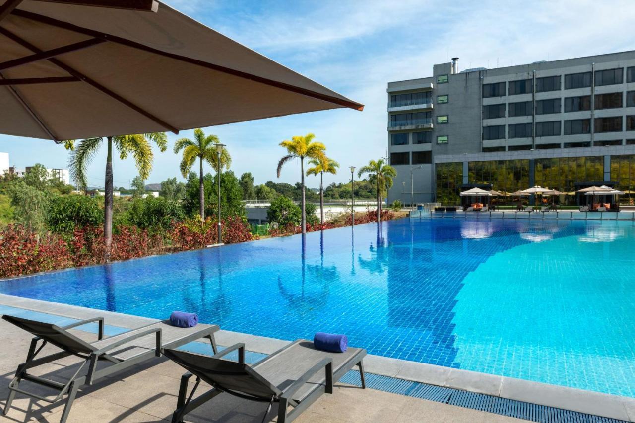 Hilton Clark Sun Valley Resort Clark Field Ngoại thất bức ảnh