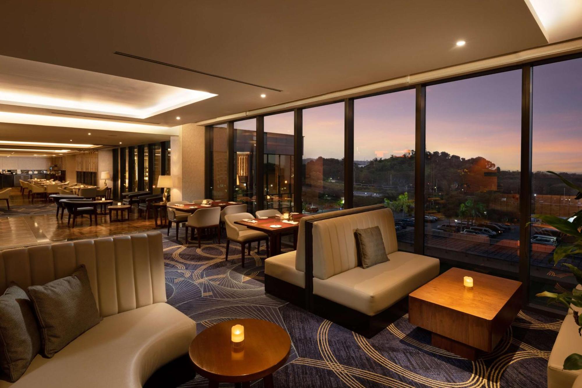 Hilton Clark Sun Valley Resort Clark Field Ngoại thất bức ảnh