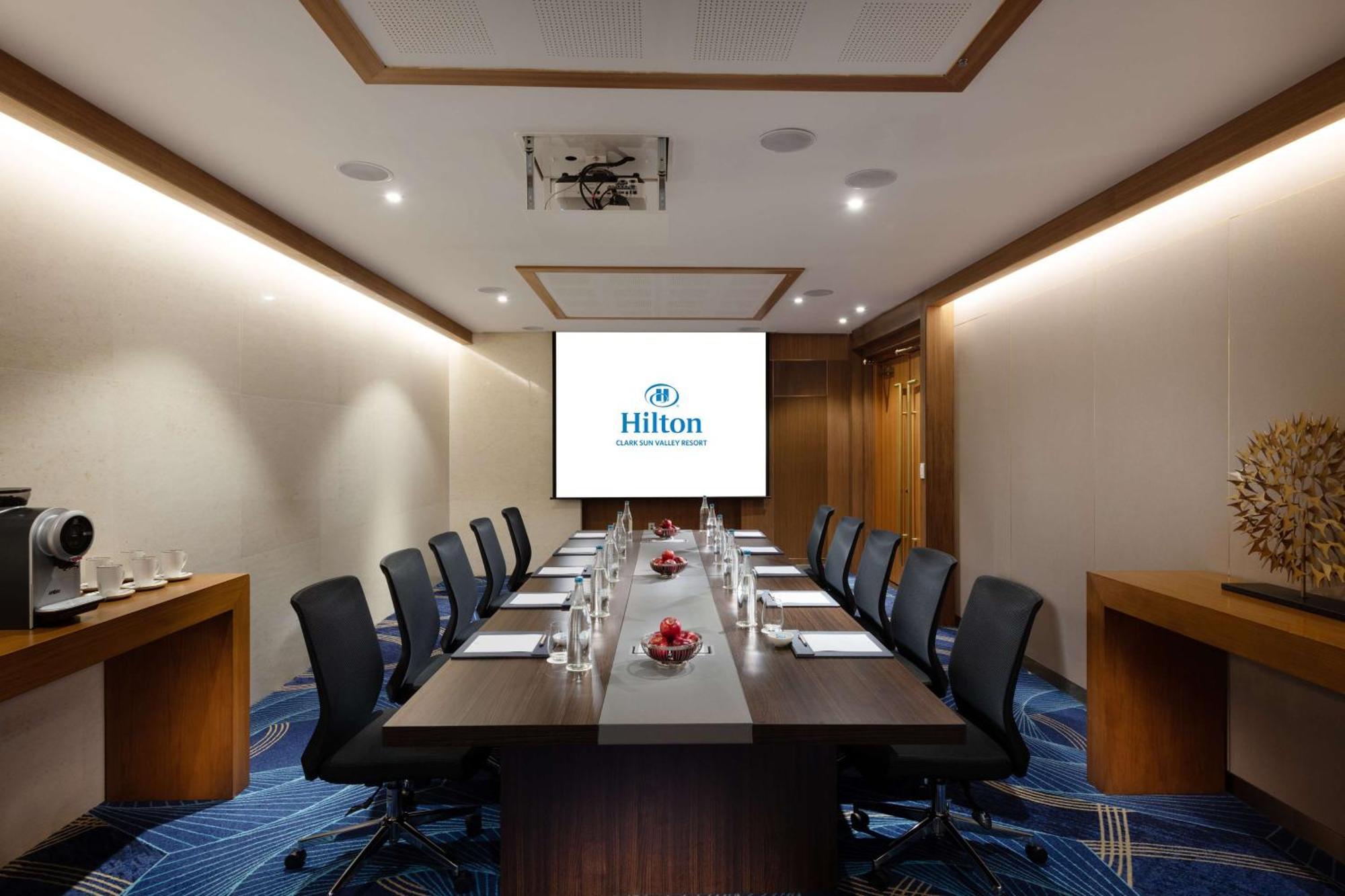 Hilton Clark Sun Valley Resort Clark Field Ngoại thất bức ảnh