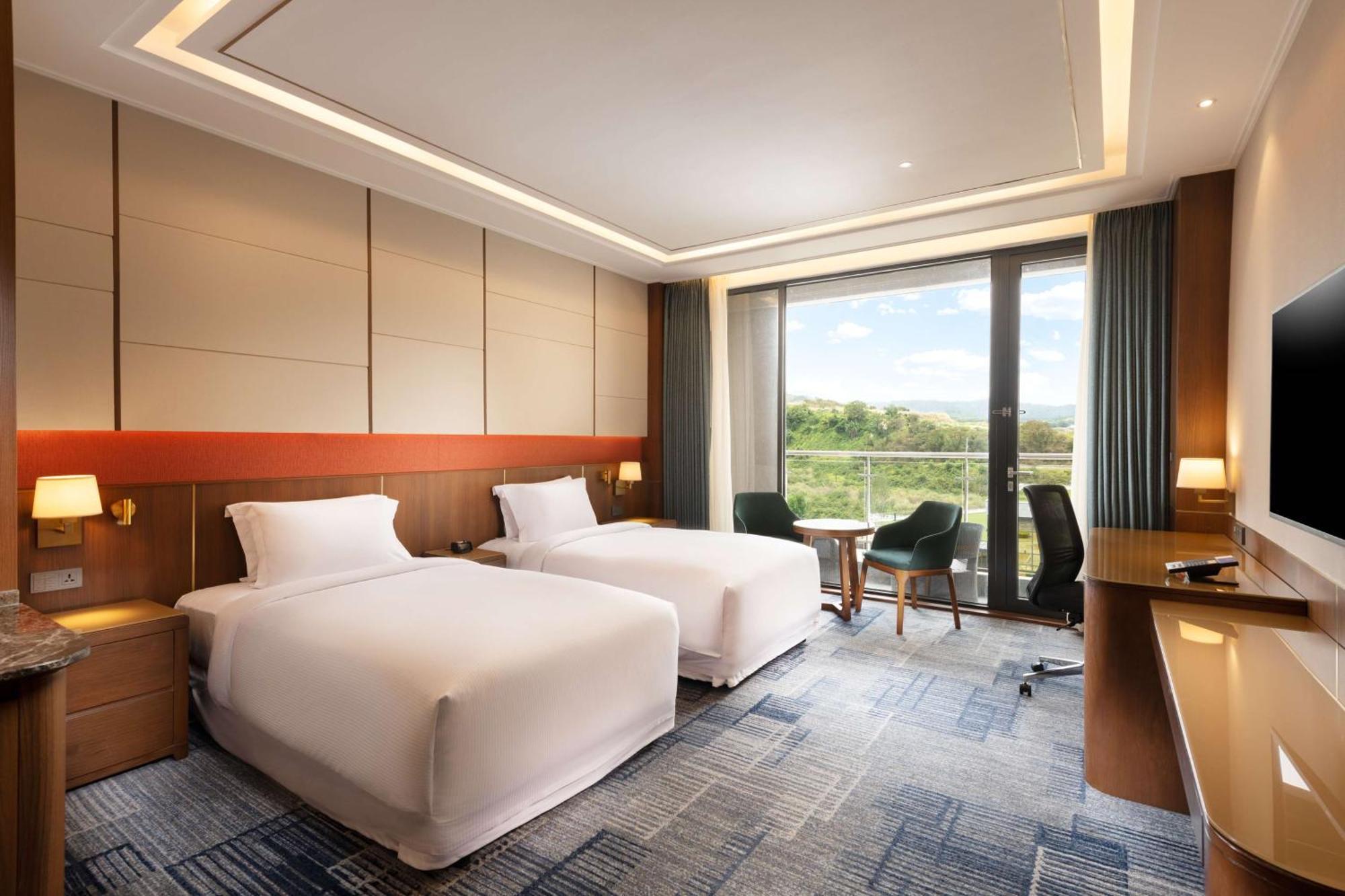 Hilton Clark Sun Valley Resort Clark Field Ngoại thất bức ảnh