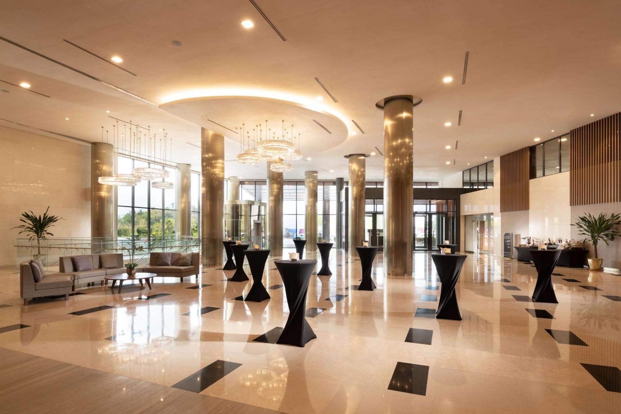 Hilton Clark Sun Valley Resort Clark Field Ngoại thất bức ảnh