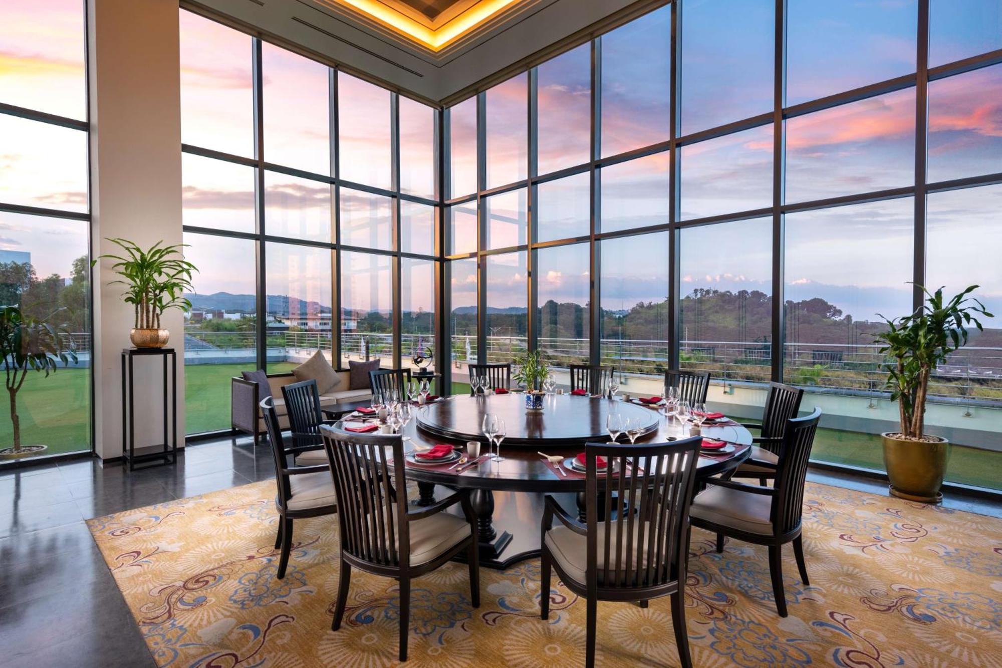 Hilton Clark Sun Valley Resort Clark Field Ngoại thất bức ảnh